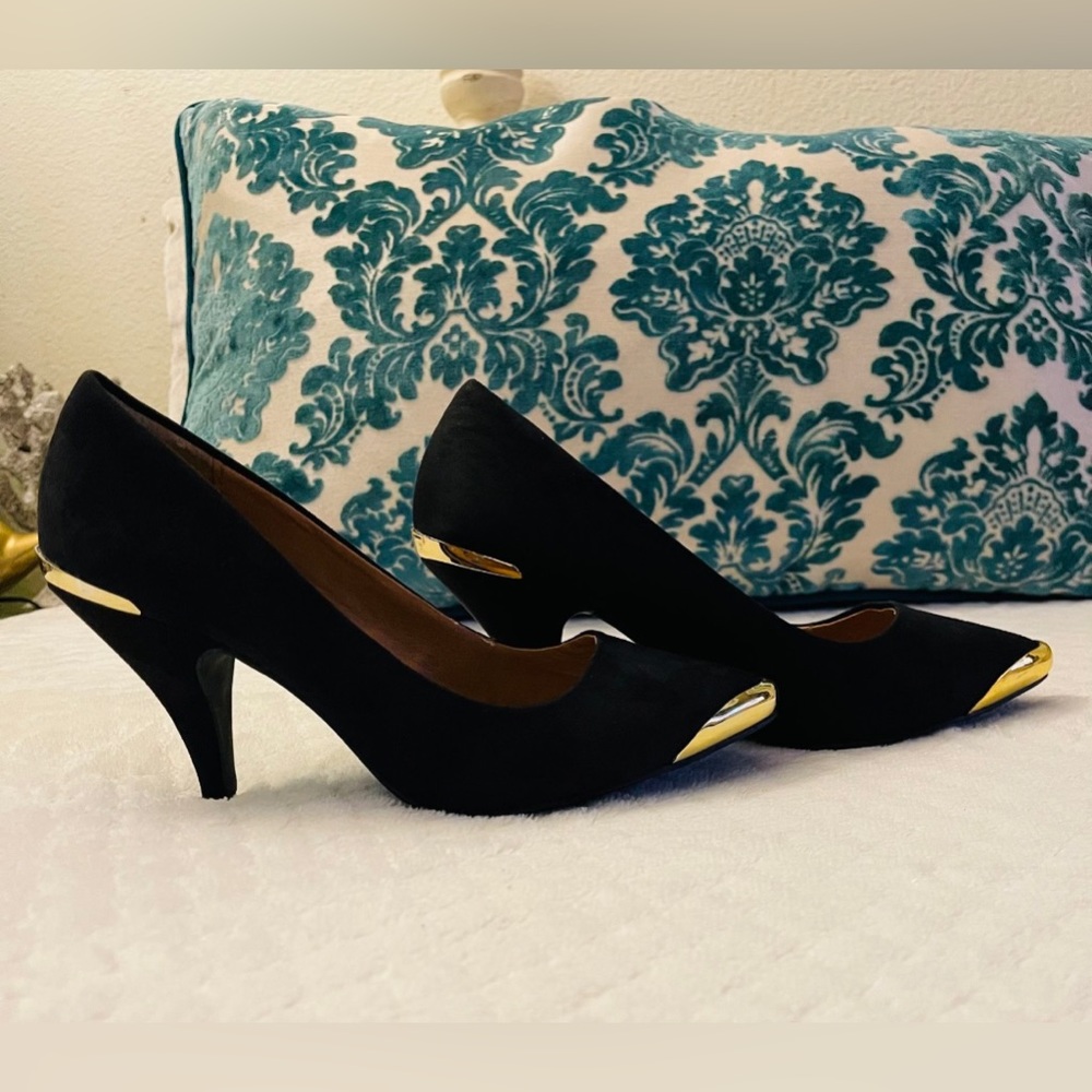 shoedazzle gold shoes